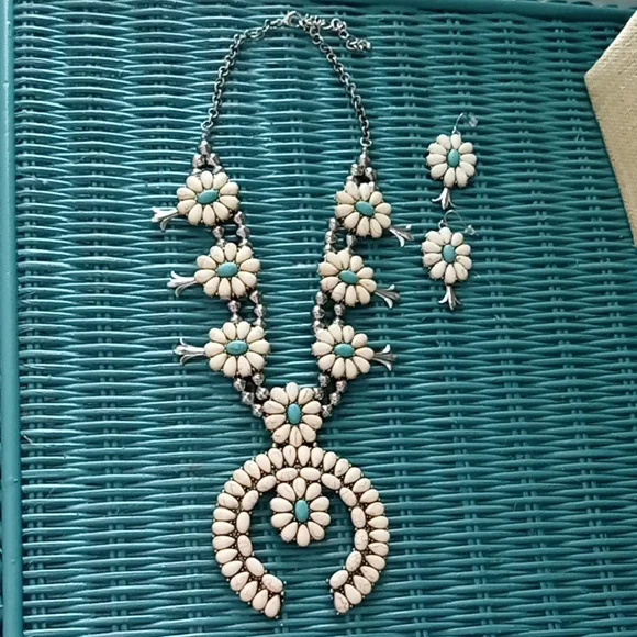 Southwest Necklace and Earring Set - Picture 5 of 7